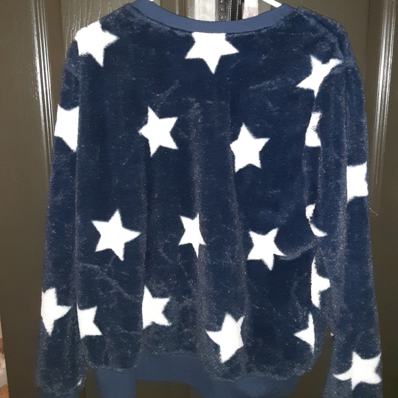 Fuzzy Star Sweater - Picture 2 of 3